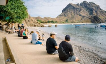 3D2N DELUXE PHINISI LOB LABUAN BAJO BY WETRAVEL